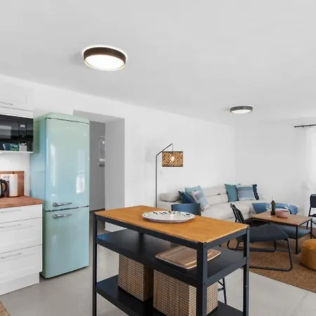 Saini With Sea View Villa *