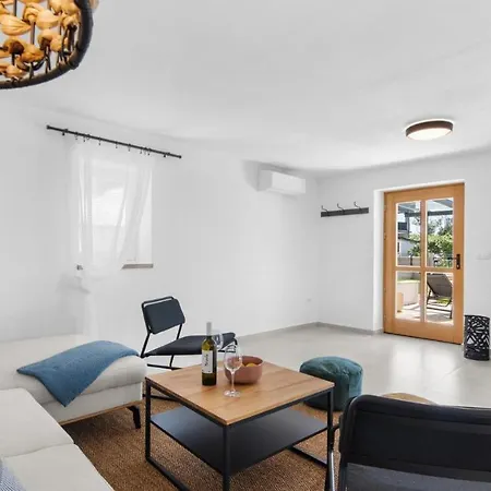 Saini With Sea View 빌라 다일라